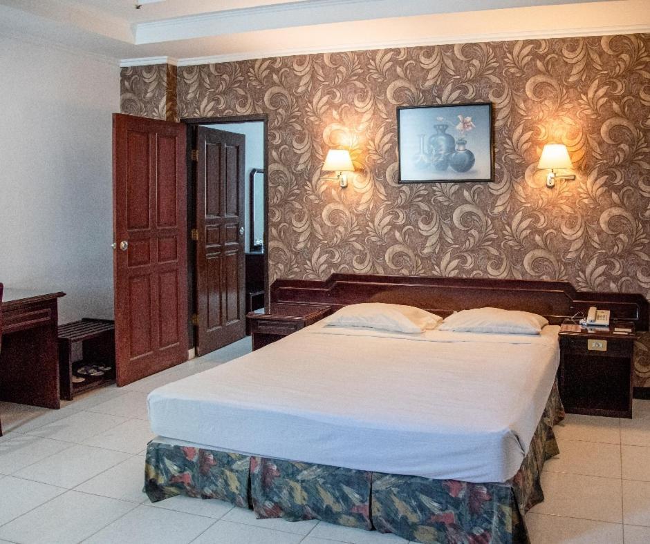 Melin Hotel Tanjungpinang Exterior foto